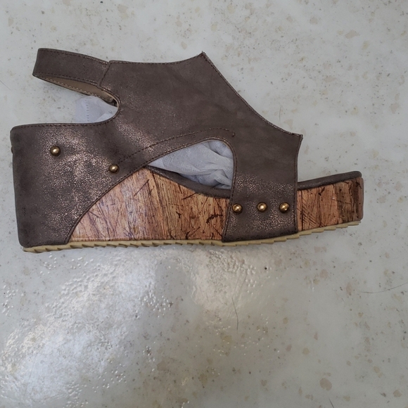 NWOT Wedge Shoes Size 39 (never been worn) - Picture 2 of 5